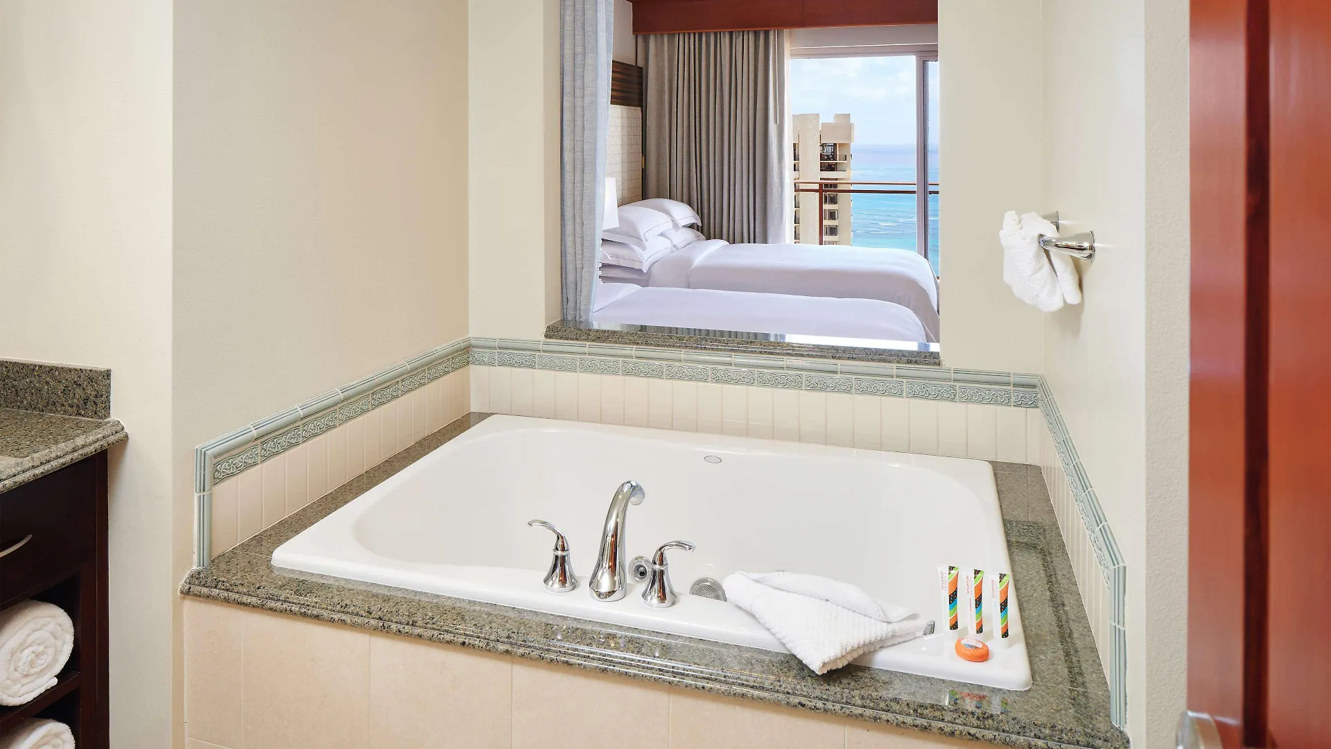 Hilton Grand Vacations Club Grand Waikikian Honolulu Hotel